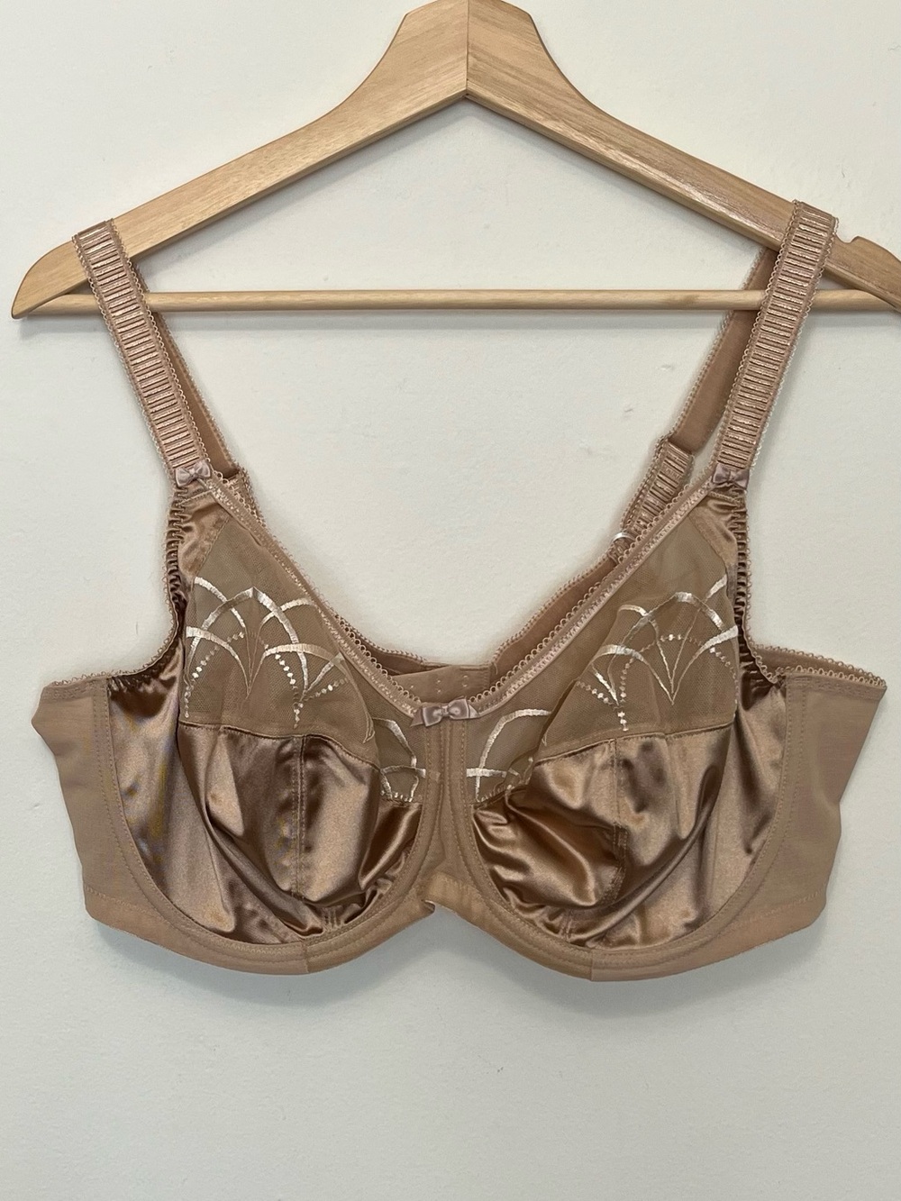 Elomi • 42DD • Cate Full Cup Banded Bra Satin Embroidered Full-Coverage Hazel